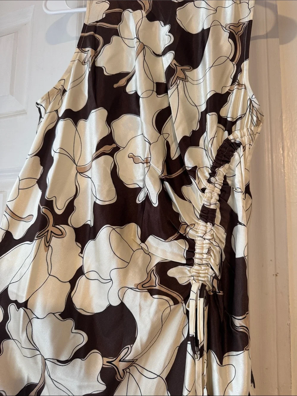NWT Rails Gabriella Dress Mocha Floral Satin Midi Ruched Side Slit Size S - Picture 7 of 13